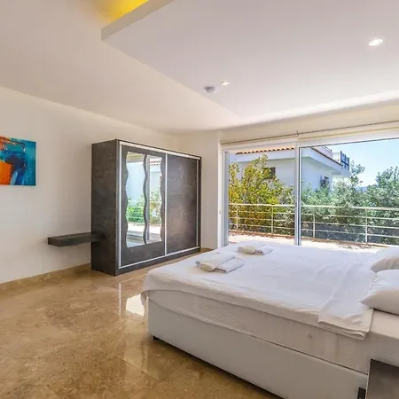 Villa Everes Vila *